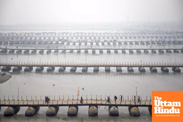 Prayagraj: A top view of the Pontoon Bridges over the Sangam