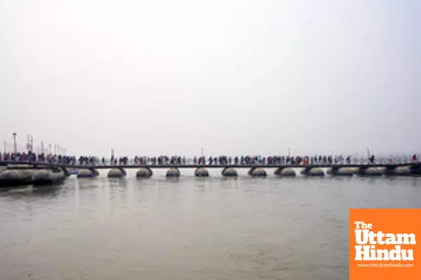 Prayagraj: Devotees walk over the pontoon bridges over the Sangam