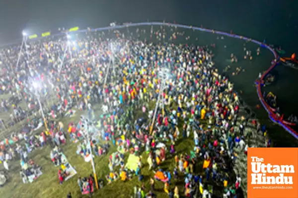 Prayagraj: Devotees gather in large numbers to take a holy bath at the Triveni Sangam