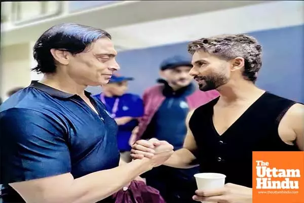 Shahid Kapoor and Shoaib Akhtar spotted in Dubai  fans curious about their meeting