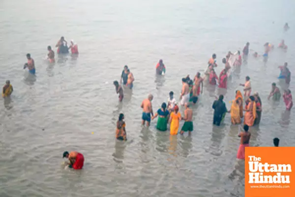 South 24 Parganas: Devotees take a holy dip at Gangasagar Island on a foggy winter morning