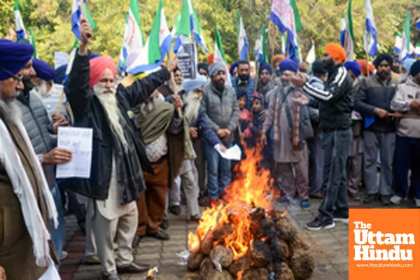 Amritsar: Amritsar Farmers Demonstrate Against New Farm Legislation