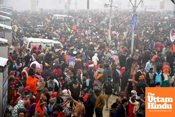 Prayagraj: Pilgrims arrive in large numbers at Triveni Sangam