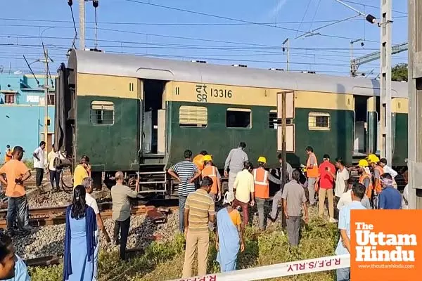 Passenger Train Derails, Loco Pilots Quick Thinking Averts Major Tragedy