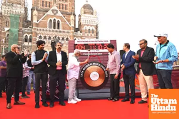 Striking the Gong in support of landmark 20th edition of Mumbai Marathon