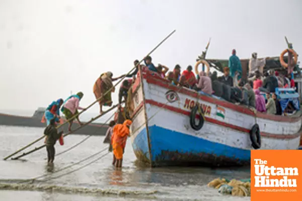 South 24 Parganas: Pilgrims return home after taking a holy dip at Gangasagar Island