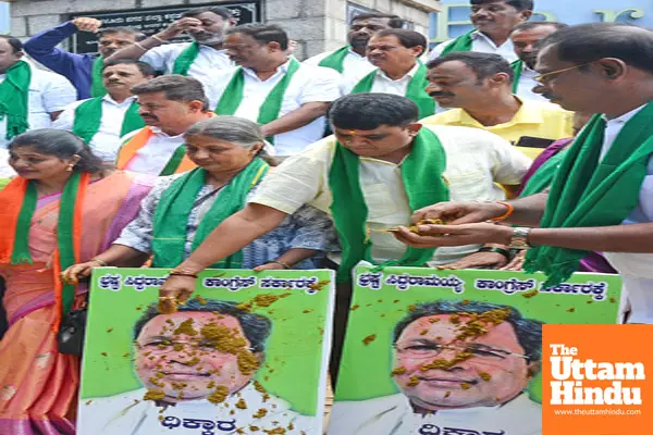 Bengaluru: Members of BJP Yuva Morcha stage a protest against the state government