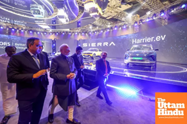 New Delhi: PM Modi visits the Bharat Mobility Global Expo 2025