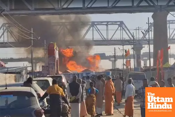 Massive Fire at Maha Kumbh Mela: 3 Cylinder Explosions, 25 Tents Reduced to Ashes – Watch Video