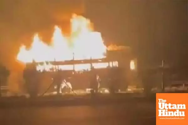 50 Passengers Evacuate Burning Bus on Lucknow-Agra Expressway, Disaster Avoided