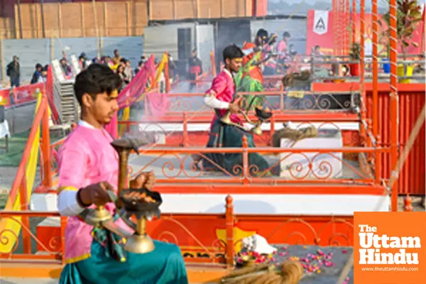 Prayagraj: Priests perform aarti at Triveni Sangam