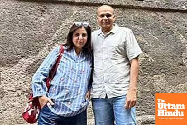 Farah Khan & Ashutosh Gowariker pose for a memorable pic as they visit Ellora caves