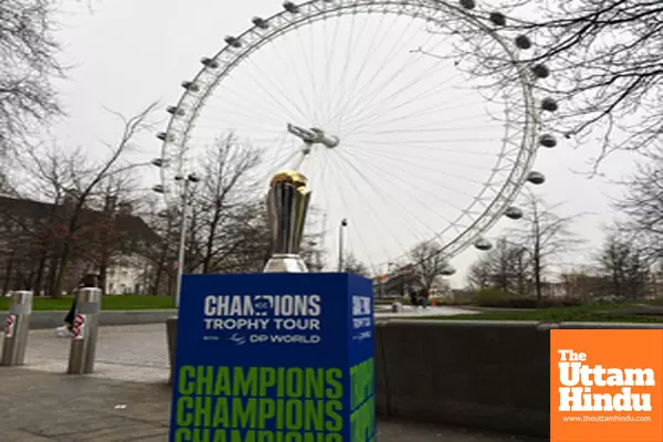 Champions Trophy tour thrills cricket fans in England before arriving in India