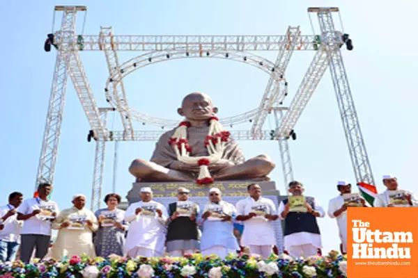 Belgavi: Unveiling of the statue of Mahatma Gandhi at the Suvarna Vidhan Soudha