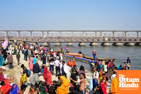 Prayagraj: Devotees gather in large numbers to take a holy dip at the Triveni Sangam