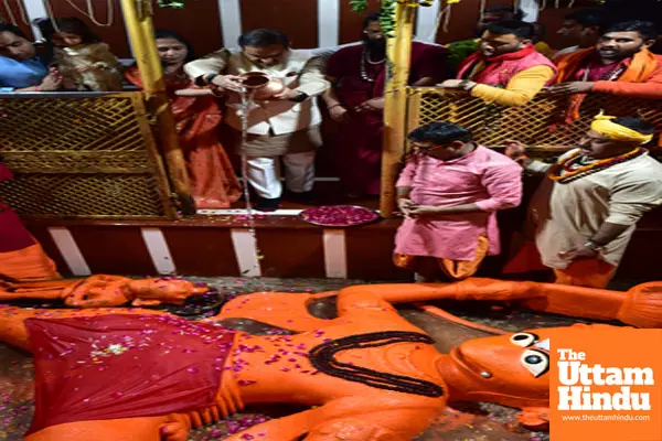 Prayagraj: Adani Group Chairman Gautam Adani visits and offers prayer at Bade Hanuman Mandir