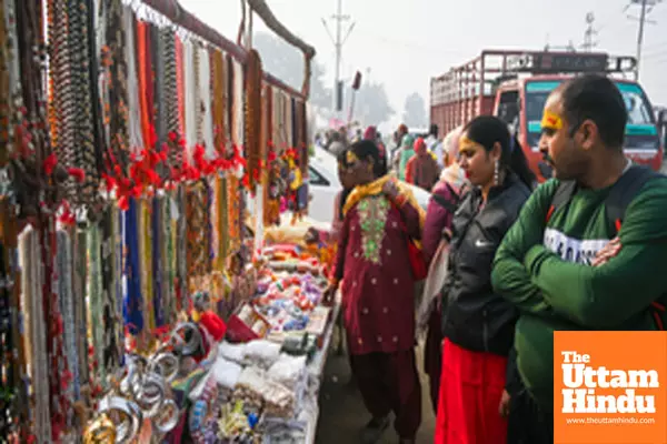 Prayagraj: Pilgrims shop from roadside vendors at the Maha Kumbh Mela 2025