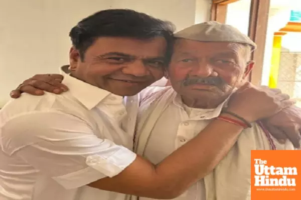 Rajpal Yadav pays an emotional tribute to his late father