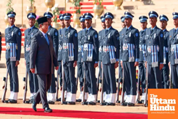 New Delhi: Ceremonial welcome of the President of Indonesia, Prabowo Subianto at the forecourt of Rashtrapati Bhavan