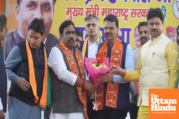 Devendra Fadnavis Leads Massive BJP Rally in Delhi, Urges Support for Praveen Nimesh