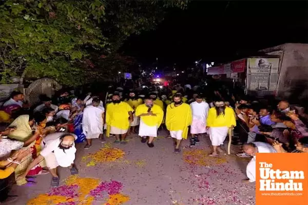 Premanand Maharaj’s Night Darshan Stopped; Will No Longer Walk to Radha Keli Kunj Due to Health and Crowd Issues