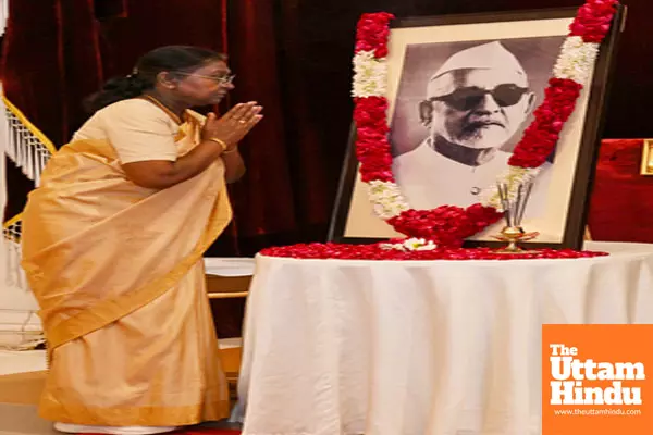 President of India Droupadi Murmu pays floral tributes to former President of India Zakir Hussain