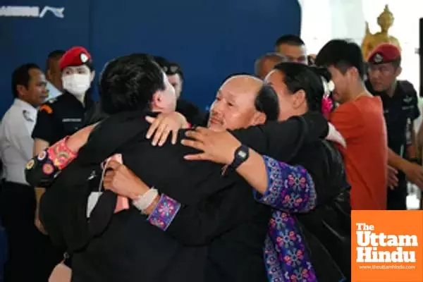 Emotional Reunion: Five Thai Hostages Return Home After Release from Hamas Captivity