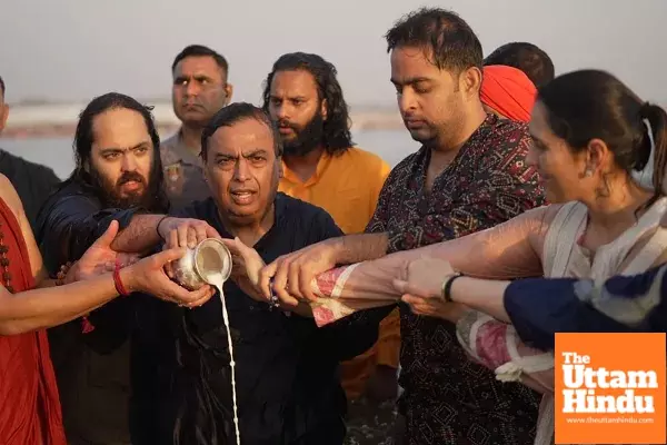 Mukesh Ambani Joins Maha Kumbh with Four Generations, Takes Sacred Dip at Sangam – Watch the Moment!