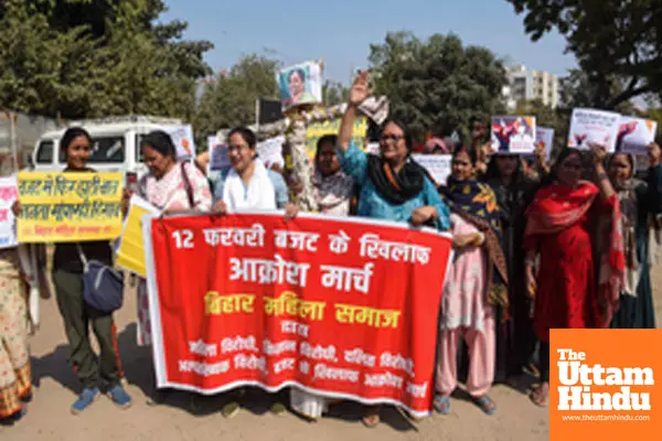 Women social workers protest against the Union government’s 2025-26 budget