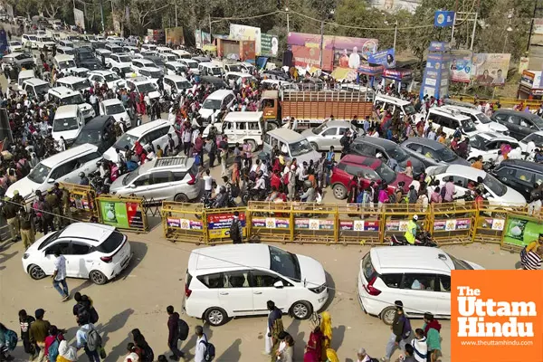 Final Dip Rush Causes 25 km Traffic Gridlock at Maha Kumbh 2025