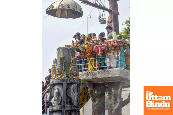 Devotees offer prayer at Shiv Mandir