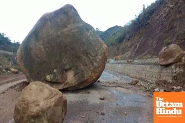 Jammu-Srinagar Highway closed for 2nd consecutive day