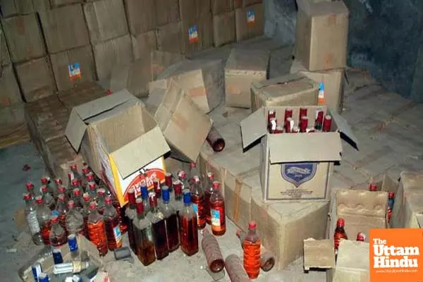 196 boxes containing illegal liquor smuggled from Haryana to Gujarat seized